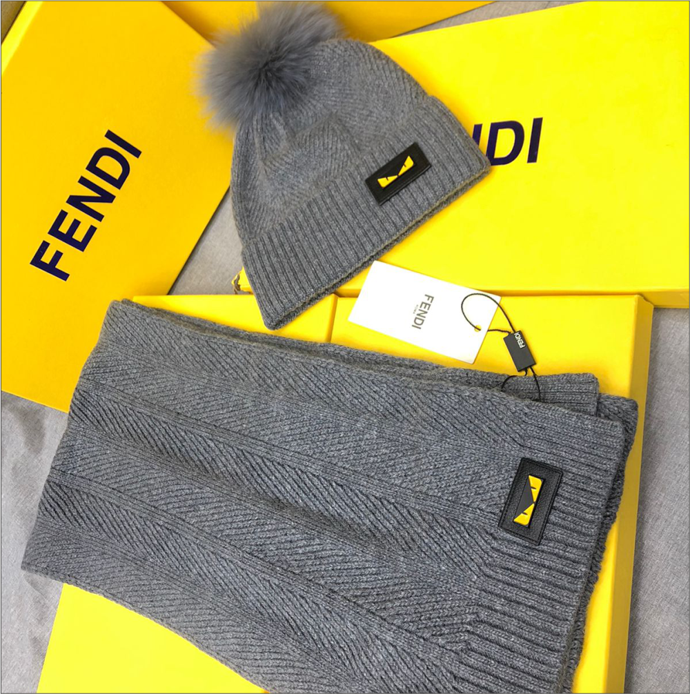 FENDI GREY WOOLEN CAP