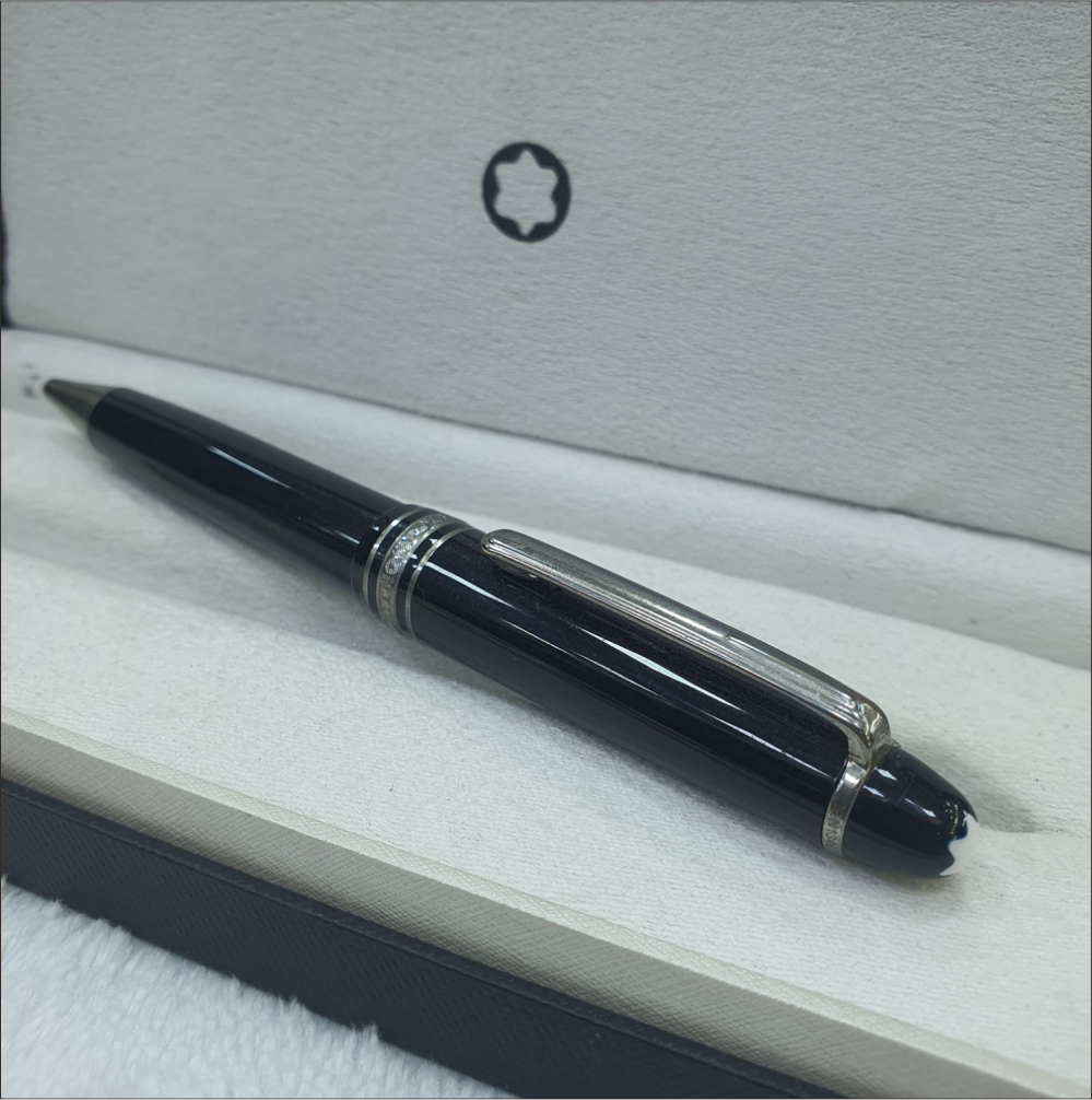 Mont blanc black pen